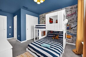 Little Mermaid Theme Bed Luxury 5 Bed Pool Home! 5 Bedroom Villa