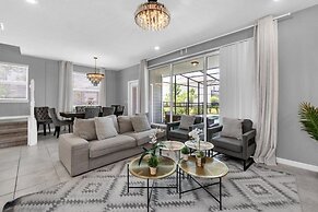 Little Mermaid Theme Bed Luxury 5 Bed Pool Home! 5 Bedroom Villa