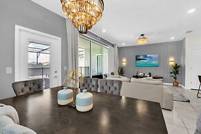 Little Mermaid Theme Bed Luxury 5 Bed Pool Home! 5 Bedroom Villa