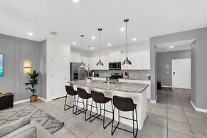 Little Mermaid Theme Bed Luxury 5 Bed Pool Home! 5 Bedroom Villa