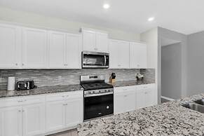 Little Mermaid Theme Bed Luxury 5 Bed Pool Home! 5 Bedroom Villa