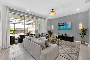 Little Mermaid Theme Bed Luxury 5 Bed Pool Home! 5 Bedroom Villa