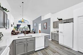 Blue Spa Private Pool Home With Game Room! 4 Bedroom Villa