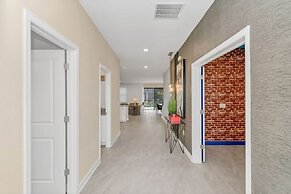 4552target 9 Bedroom Home