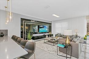 4552target 9 Bedroom Home