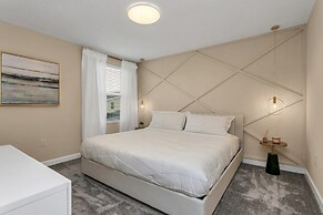 4552target 9 Bedroom Home