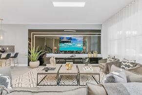 4552target 9 Bedroom Home