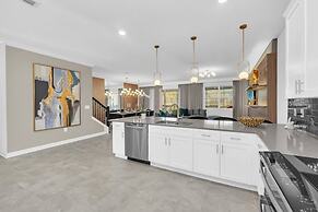 2940 Penel 9 Bedroom Home