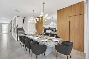 2940 Penel 9 Bedroom Home