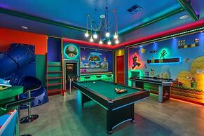 2940 Penel 9 Bedroom Home