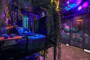 2940 Penel 9 Bedroom Home