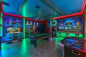 2940 Penel 9 Bedroom Home