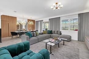 2940 Penel 9 Bedroom Home