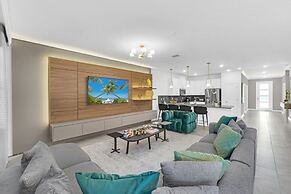 2940 Penel 9 Bedroom Home