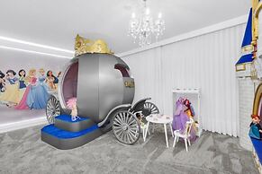 2940 Penel 9 Bedroom Home