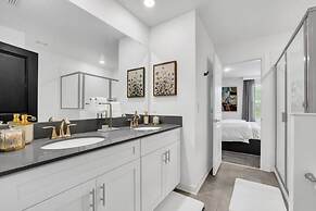 2940 Penel 9 Bedroom Home