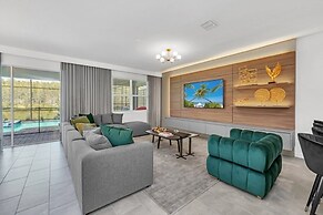 2940 Penel 9 Bedroom Home