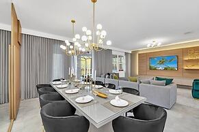 2940 Penel 9 Bedroom Home