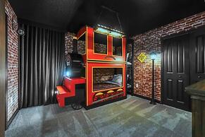 2940 Penel 9 Bedroom Home