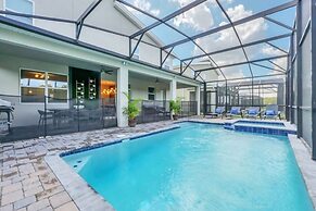 2940 Penel 9 Bedroom Home