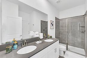 2940 Penel 9 Bedroom Home