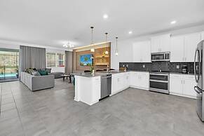 2940 Penel 9 Bedroom Home