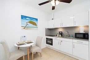 Little Paradise #5 - Barica Geel