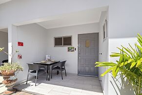 Little Paradise #5 - Barica Geel