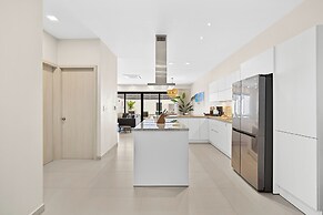 Catalina Residence Apt 3 - L.g. Smith Boulevard 546-j