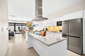 Catalina Residence Apt 3 - L.g. Smith Boulevard 546-j