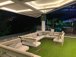 EleMYNT LifeStyle Hotel