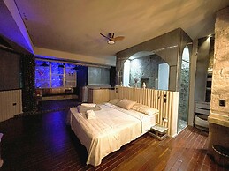 EleMYNT LifeStyle Hotel