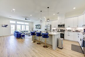 Modern Cozy Home with King Bed