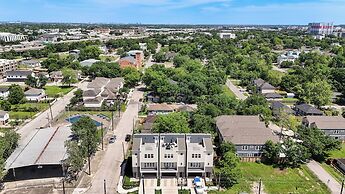 Modern Cozy Home with King Bed