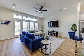 Modern Cozy Home with King Bed