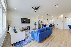 Modern Cozy Home with King Bed