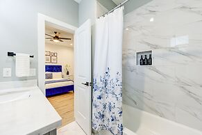 Modern Cozy Home with King Bed