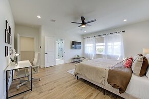 Modern Cozy Home with King Bed