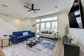 Modern Cozy Home with King Bed