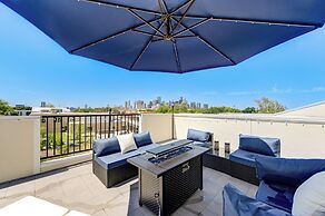 Modern Cozy Home with King Bed