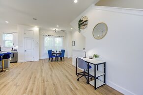 Modern Cozy Home with King Bed