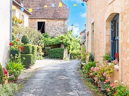 Charming Holiday Home With Private Pool