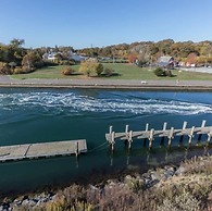 Canoe Place Waterfront Residences