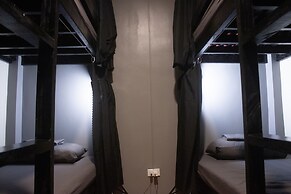 Sierra Madre Divers Dorm Room