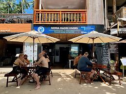 Sierra Madre Divers Dorm Room