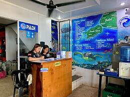 Sierra Madre Divers Dorm Room