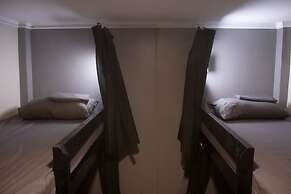 Sierra Madre Divers Dorm Room