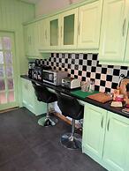 The Railway Lodge, 4 Bedrooms, Sleeps 11, Pets Ok