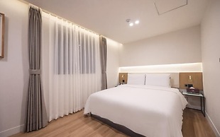 H-AVENUE HOTEL HAEUNDAE