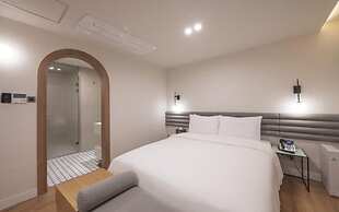 H-AVENUE HOTEL HAEUNDAE
